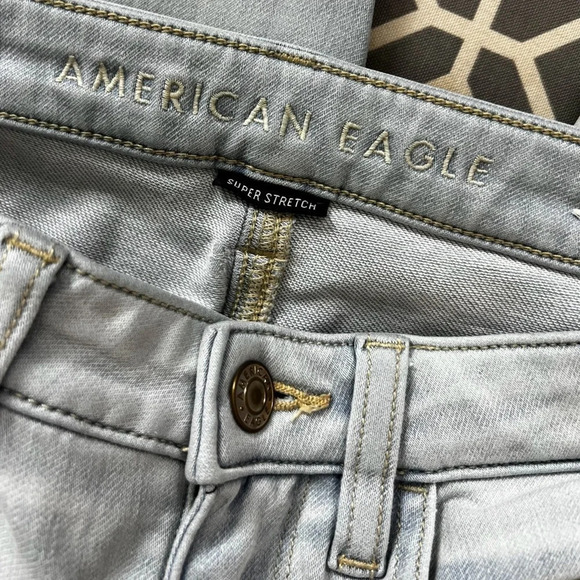 AEO • Super Hi-Rise Jegging Light Wash - Picture 8 of 9